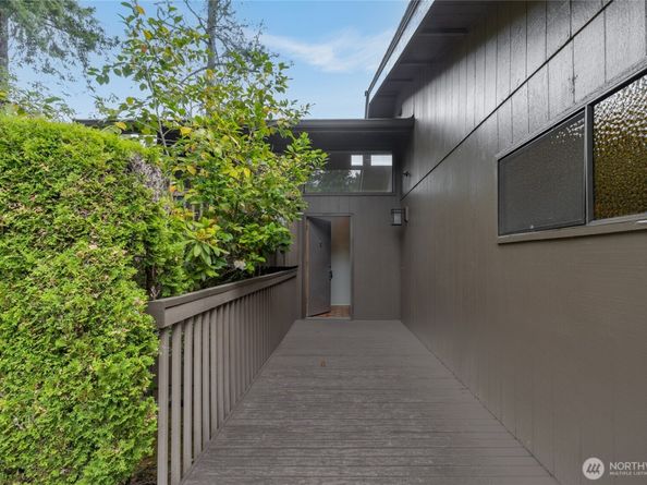104 168th Avenue NE, Bellevue WA 98008