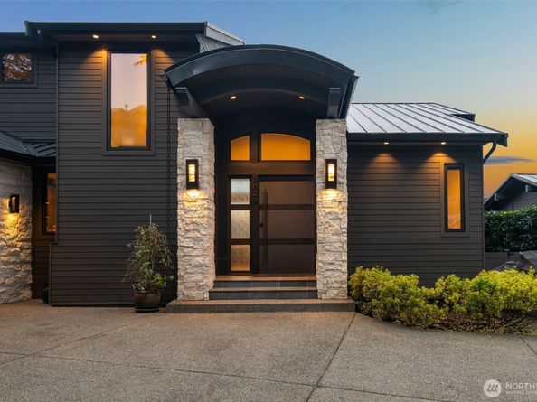 5629 Pleasure Point Lane SE, Bellevue WA 98006