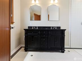 2301 Rosemont Place W, Seattle WA 98199