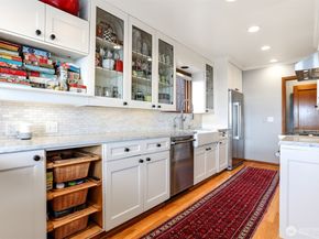 2301 Rosemont Place W, Seattle WA 98199