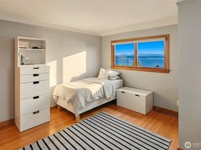 2301 Rosemont Place W, Seattle WA 98199