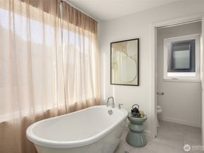 8323 B 12th Avenue NW, Seattle WA 98117