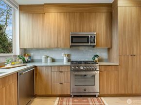 908 N 46th Street F, Seattle WA 98103