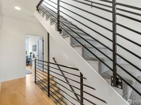 908 N 46th Street F, Seattle WA 98103