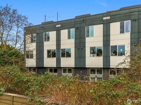 908 N 46th Street F, Seattle WA 98103