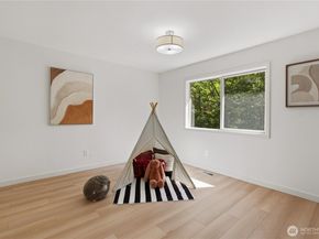 15461 SE 67th St, Bellevue WA 98006