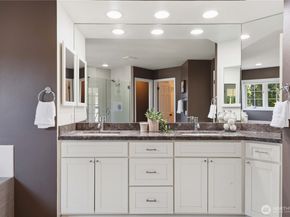 15461 SE 67th St, Bellevue WA 98006