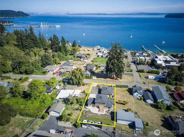 7940 Beach Drive E, Port Orchard WA 98366