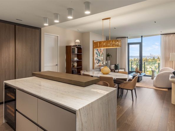 838 Avenue Square NE 2202, Bellevue WA 98004