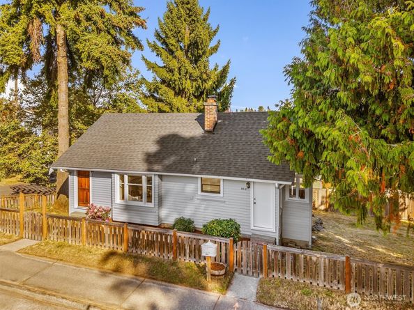 8818 8th Avenue NW, Seattle WA 98117
