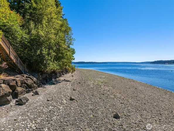 16273 Reitan Road NE, Bainbridge Island WA 98110