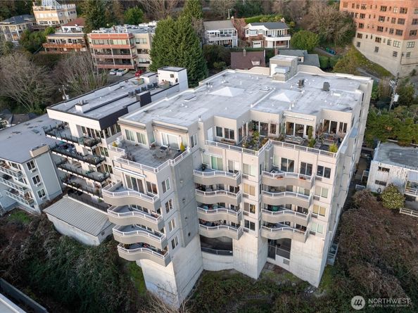 601 W Mercer Place 301, Seattle WA 98119