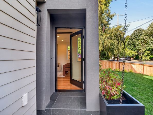 2631 34th Avenue W, Seattle WA 98199
