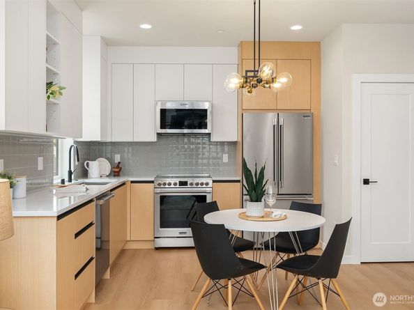 807 N 39th Street, Seattle WA 98103