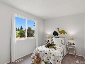 33709 28th Avenue SW, Federal Way WA 98023