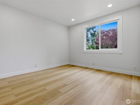 814 NE 185th Street, Shoreline WA 98155