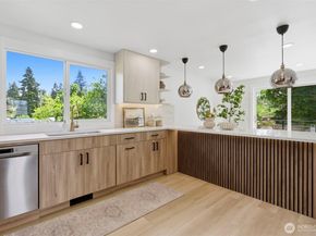 814 NE 185th Street, Shoreline WA 98155