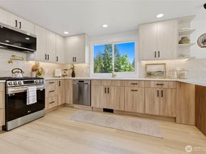 814 NE 185th Street, Shoreline WA 98155