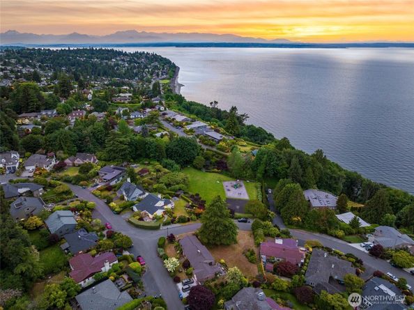 1560 NW Woodbine Way, Seattle WA 98177