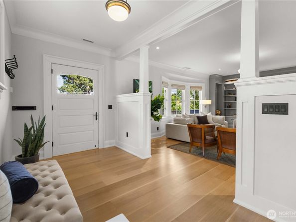 3033 27th Avenue W, Seattle WA 98199