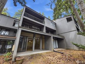 6236 137th Place NE 232, Redmond WA 98052