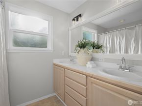 7539 33rd Avenue NE, Seattle WA 98115