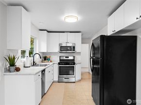 7552 21st Avenue SW, Seattle WA 98106