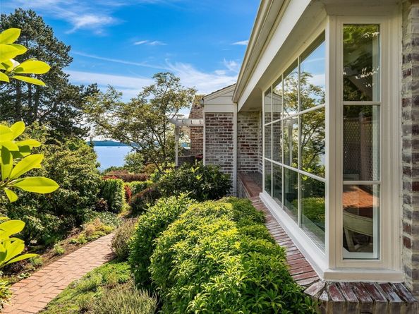 4206 W Glenmont Lane, Seattle WA 98199