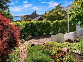 4206 W Glenmont Lane, Seattle WA 98199