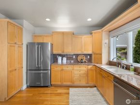 2711 4th Avenue W, Seattle WA 98119
