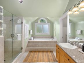 2711 4th Avenue W, Seattle WA 98119