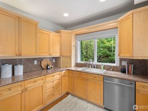 2711 4th Avenue W, Seattle WA 98119