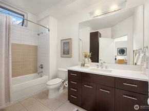 2960 Eastlake Avenue E 213, Seattle WA 98102