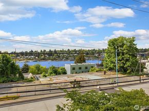 2960 Eastlake Avenue E 213, Seattle WA 98102