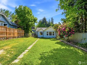 10330 Stone Avenue N, Seattle WA 98133