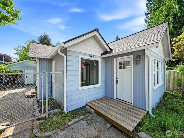 10330 Stone Avenue N, Seattle WA 98133