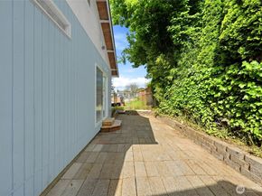 10330 Stone Avenue N, Seattle WA 98133