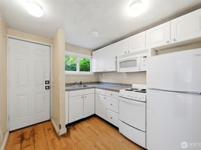 10330 Stone Avenue N, Seattle WA 98133