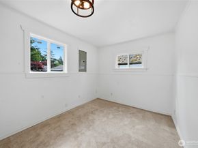 10330 Stone Avenue N, Seattle WA 98133
