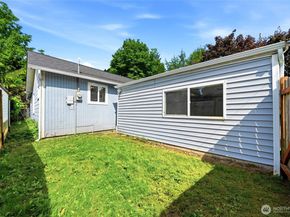 10330 Stone Avenue N, Seattle WA 98133