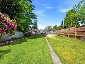 10330 Stone Avenue N, Seattle WA 98133