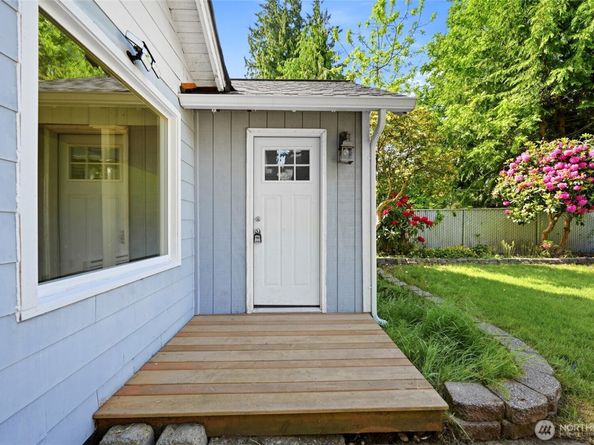 10330 Stone Avenue N, Seattle WA 98133