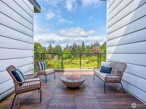 227 Ebi Lane NE, Bainbridge Island WA 98110