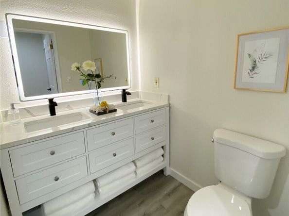 9302 Redmond Woodinville Rd NE 206, Redmond WA 98052