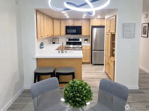 9302 Redmond Woodinville Rd NE 206, Redmond WA 98052