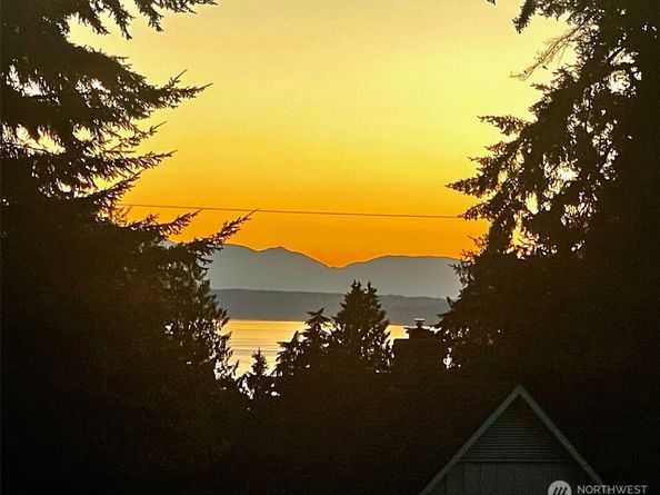 9226 25th Avenue NW, Seattle WA 98117