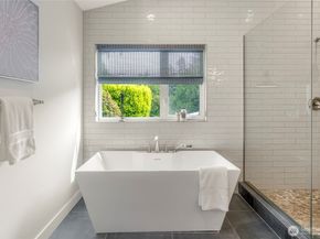 9226 25th Avenue NW, Seattle WA 98117