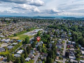 9226 25th Avenue NW, Seattle WA 98117