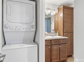 300 N 130th Street W 2205, Seattle WA 98133