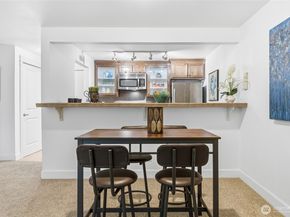 300 N 130th Street W 2205, Seattle WA 98133